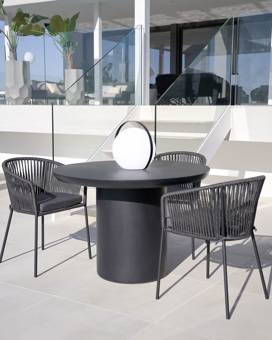 Kave home Taimi round outdoor table made of concrete with black finish Ø 110 cm