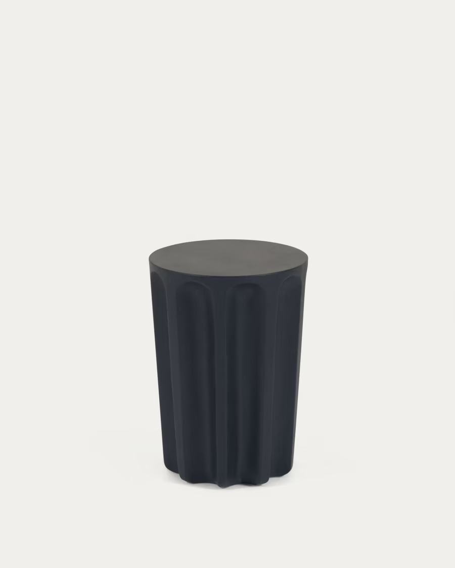 Kave Home Vilandra round outdoor side table made of concrete with black finish