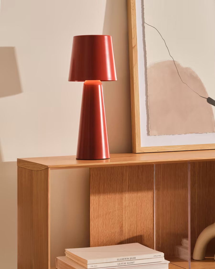 Kave Home Arenys large table lamp with a red painted finish