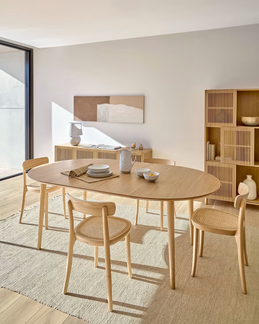 Kave Home Oqui extendable table in oak veneer Ø 120 (200) x 90 cm (Minor Defect)