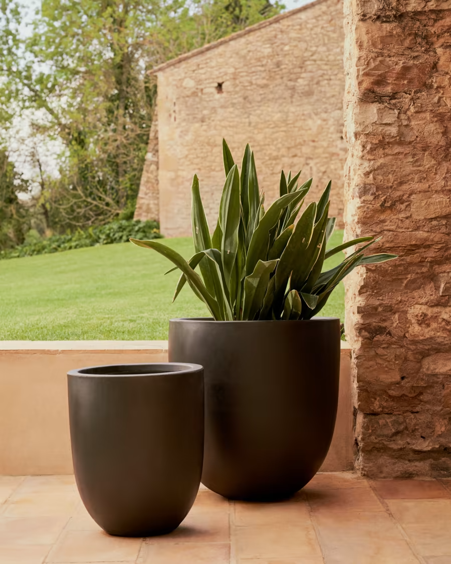 Kave Home Aiguablava plant pot in black cement, Ø 39 cm