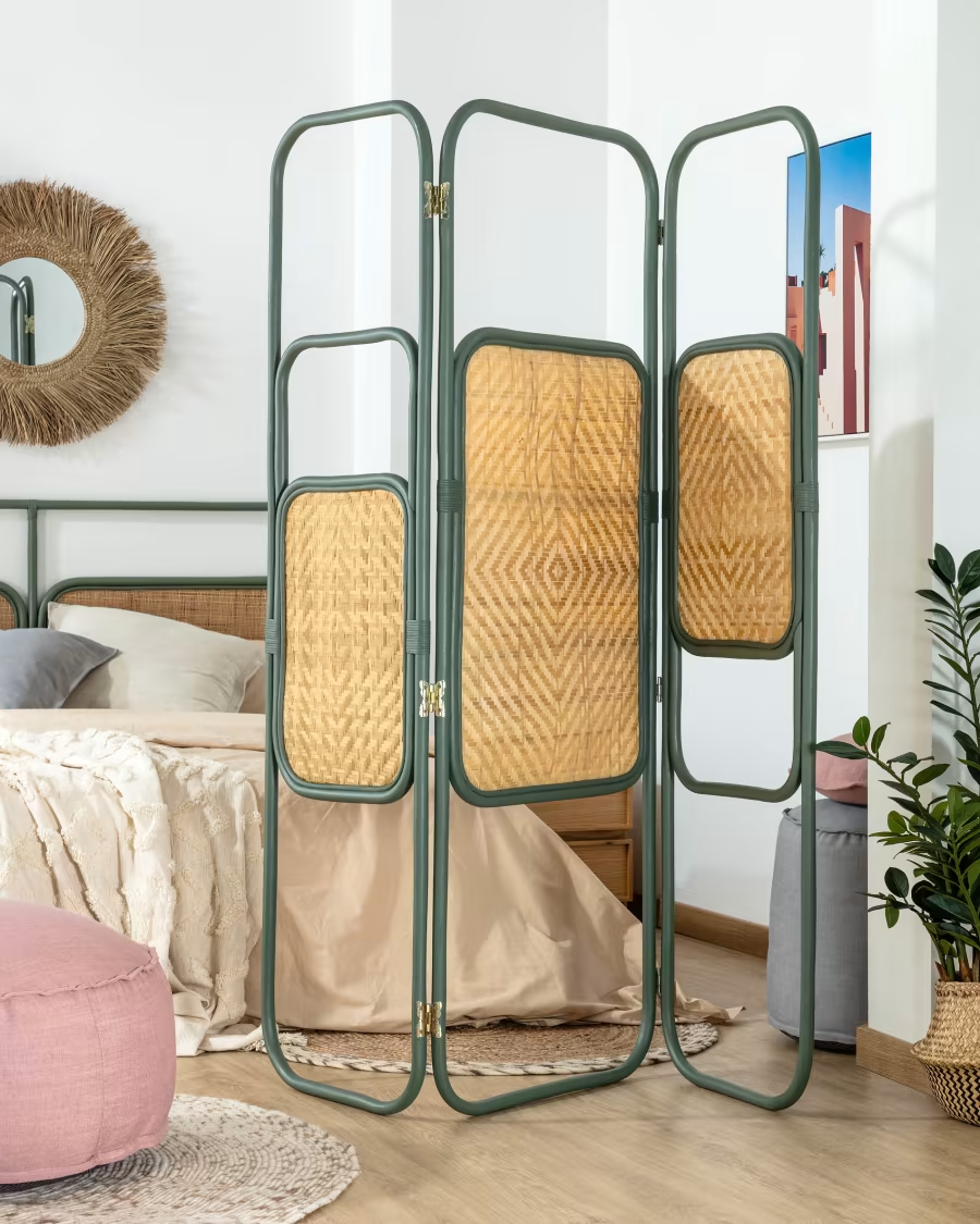 Margaret rattan screen natural and green finish 165 x 180 cm